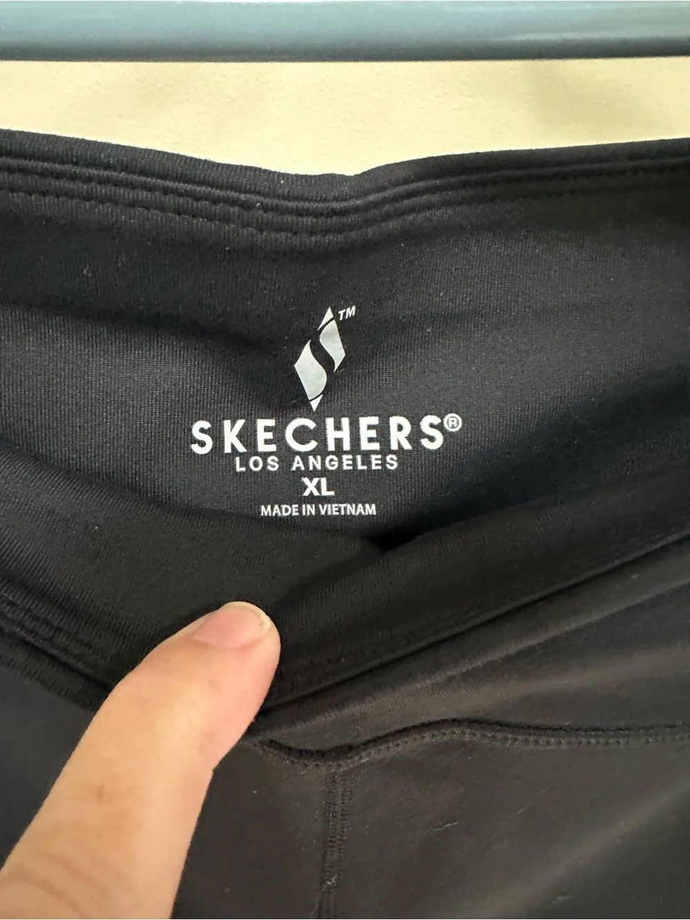 NWT Skechers Go Walk Black Stretch Waistband Leggings with side pockets - Picture 2 of 6